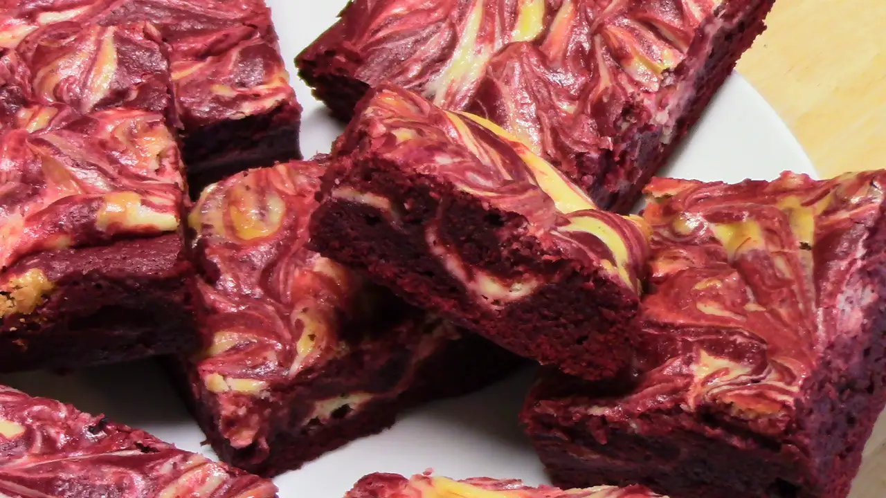 Cheesecake swirled Red Velvet Brownies