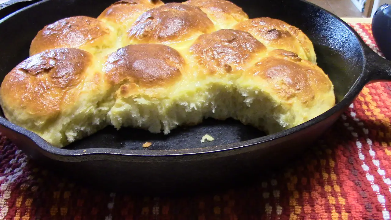 Cast Iron Skillet Yeast Rolls