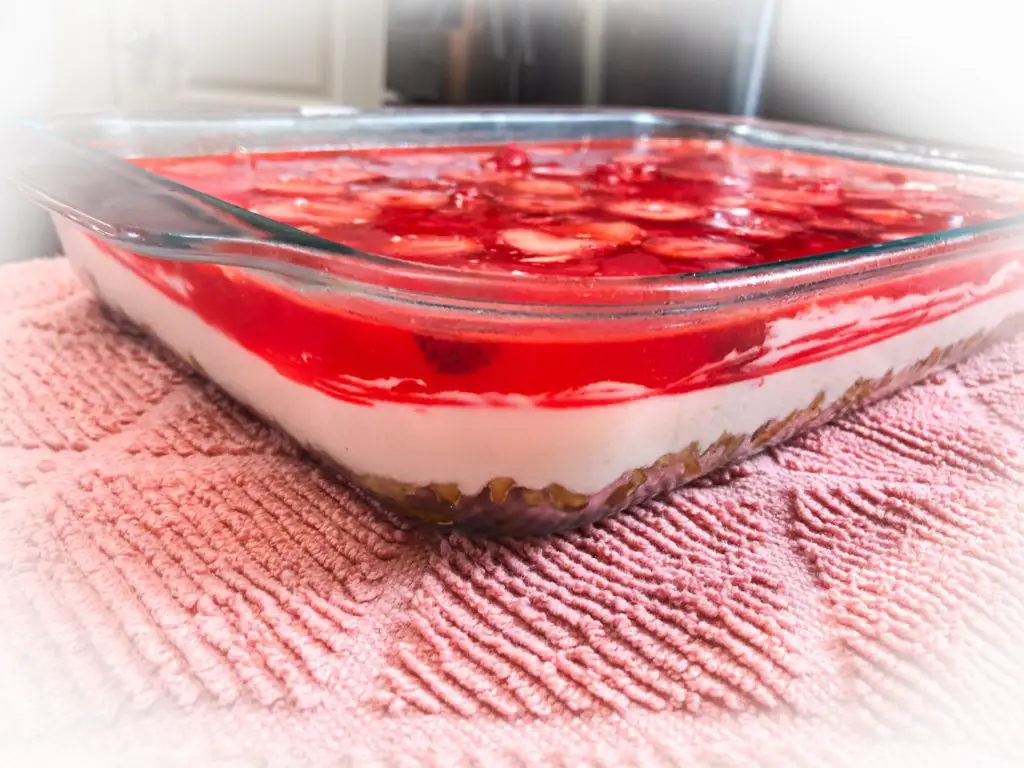 Strawberry Pretzel Salad Dessert – Catherine's Plates