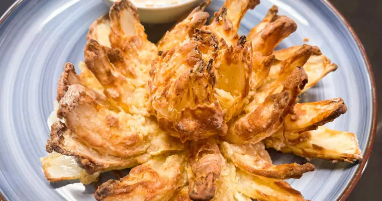 Blooming Onion & Dipping Sauce