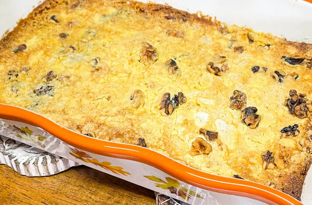 Apple Pie Dump Cake (3 Ingredient Magic Cake)