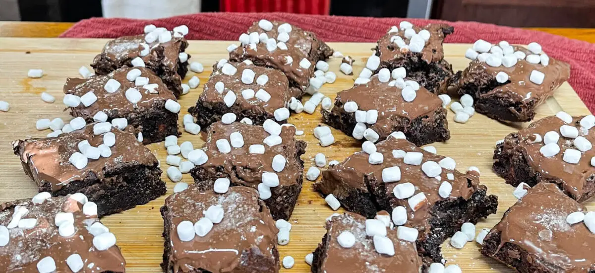 Hot Cocoa Oreo Brownies