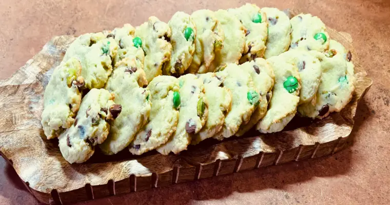 Pistachio & Chocolate Chip Cookies