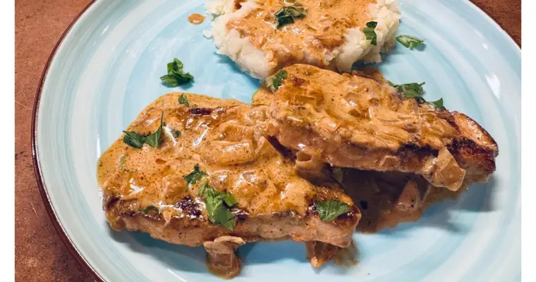 30 Minute Creamy Garlic & Herb Pork Chops