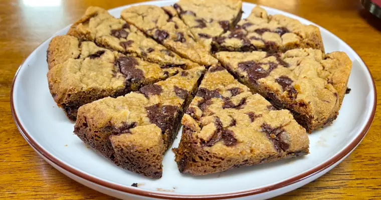 Slow Cooker Giant Chocolate Chip Cookie Cake